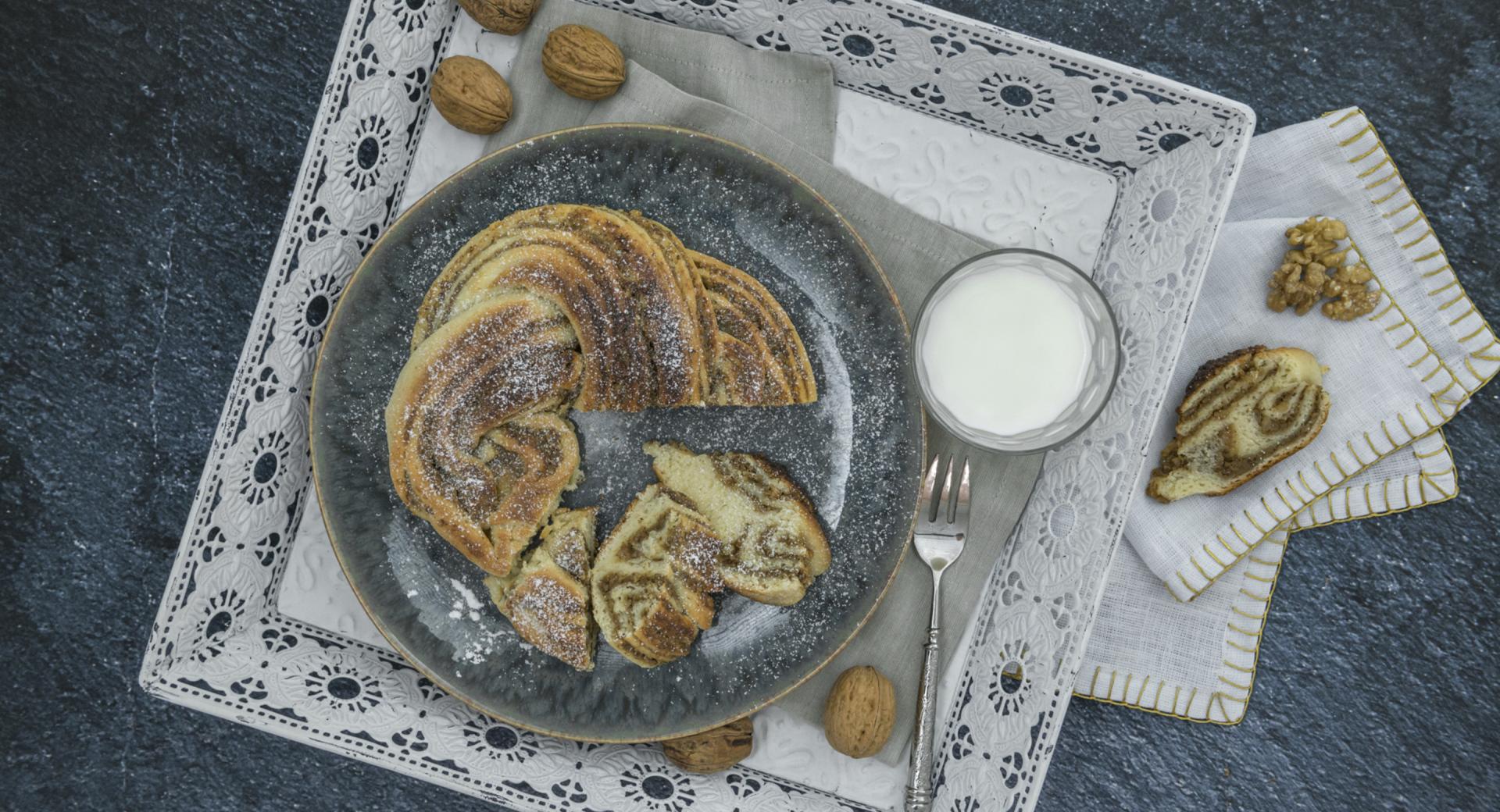 Treccia di pane alle noci