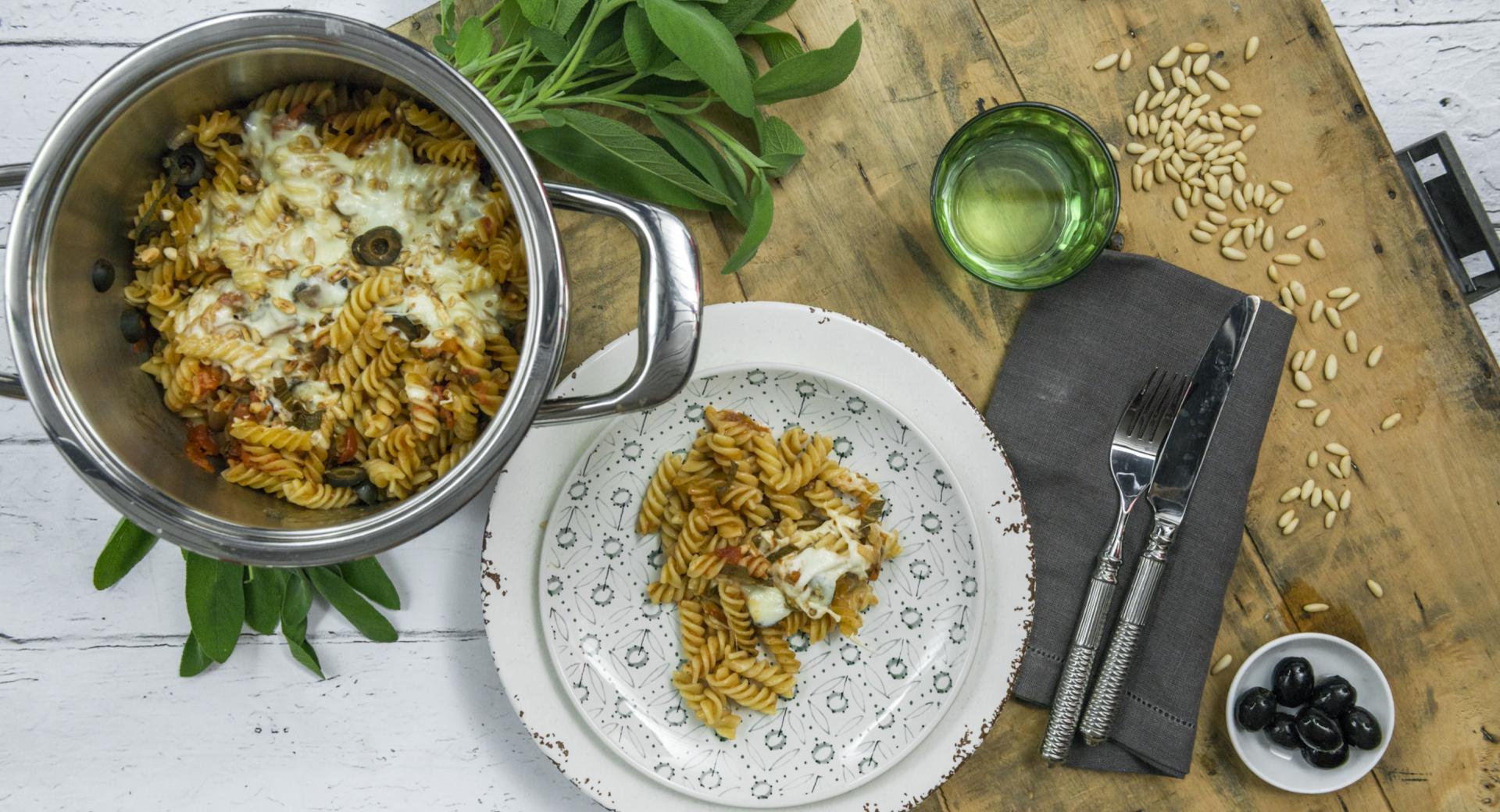 Fusilli al gratin con olive e mozzarella