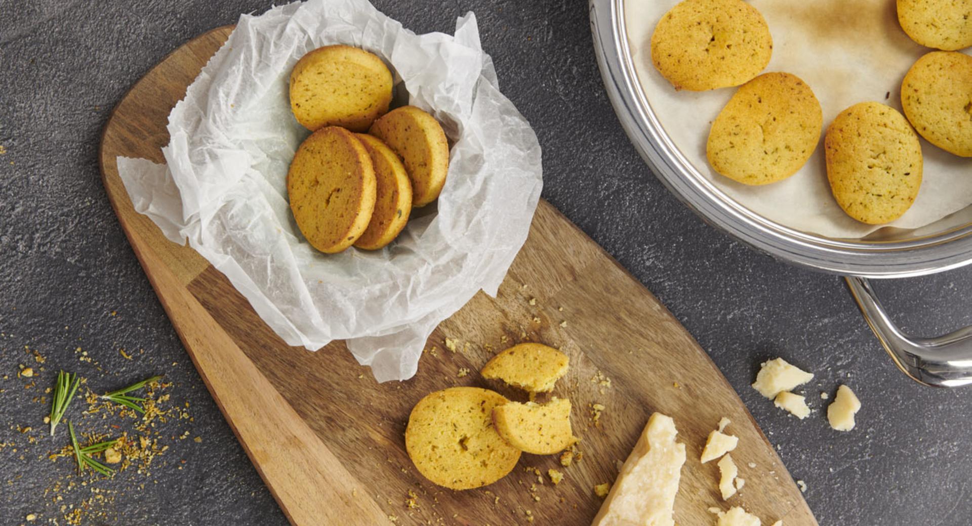 Biscotti al parmigiano