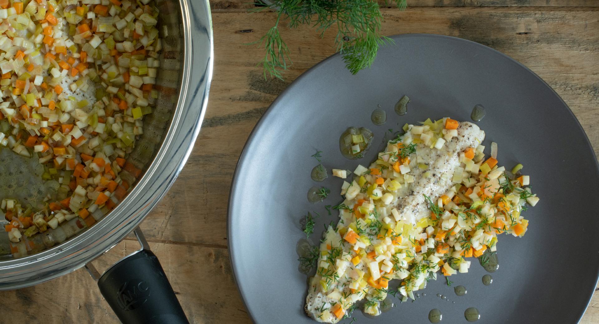 Filetto di salmerino su vinaigrette di verdure