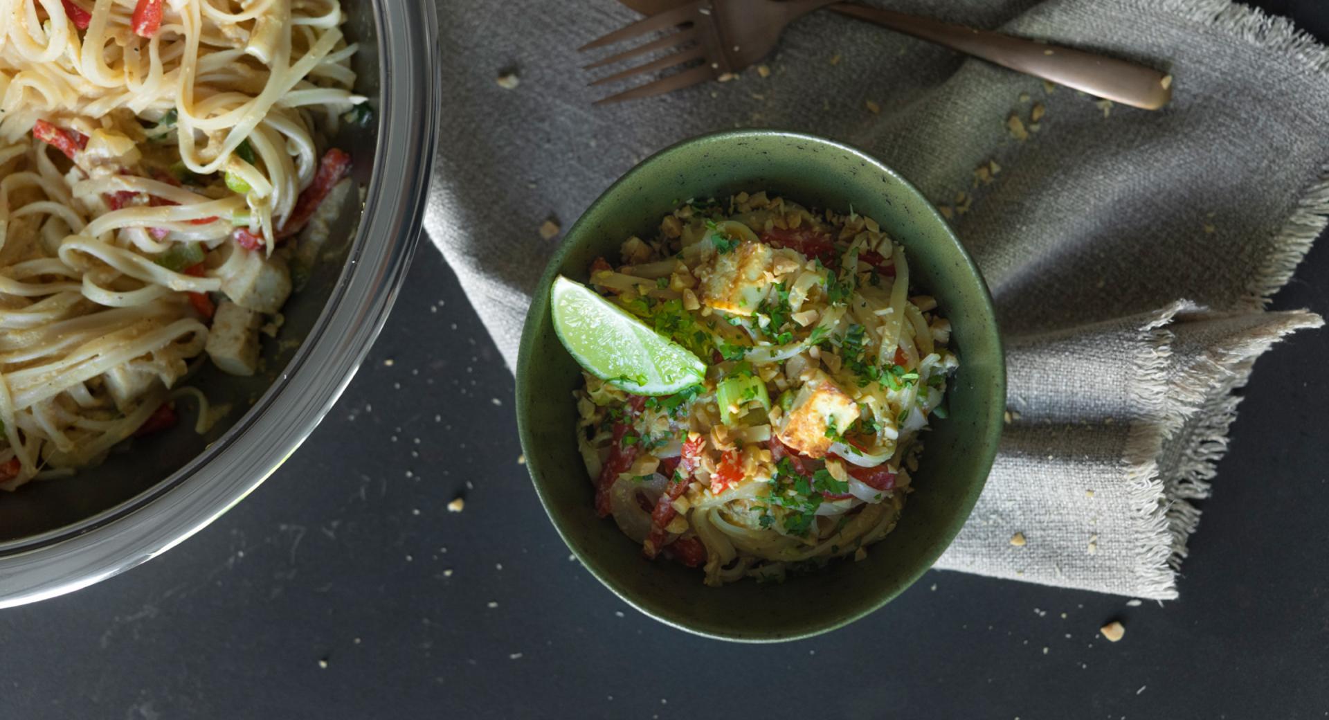 Pad thai (spaghetti saltati con uovo e tofu)