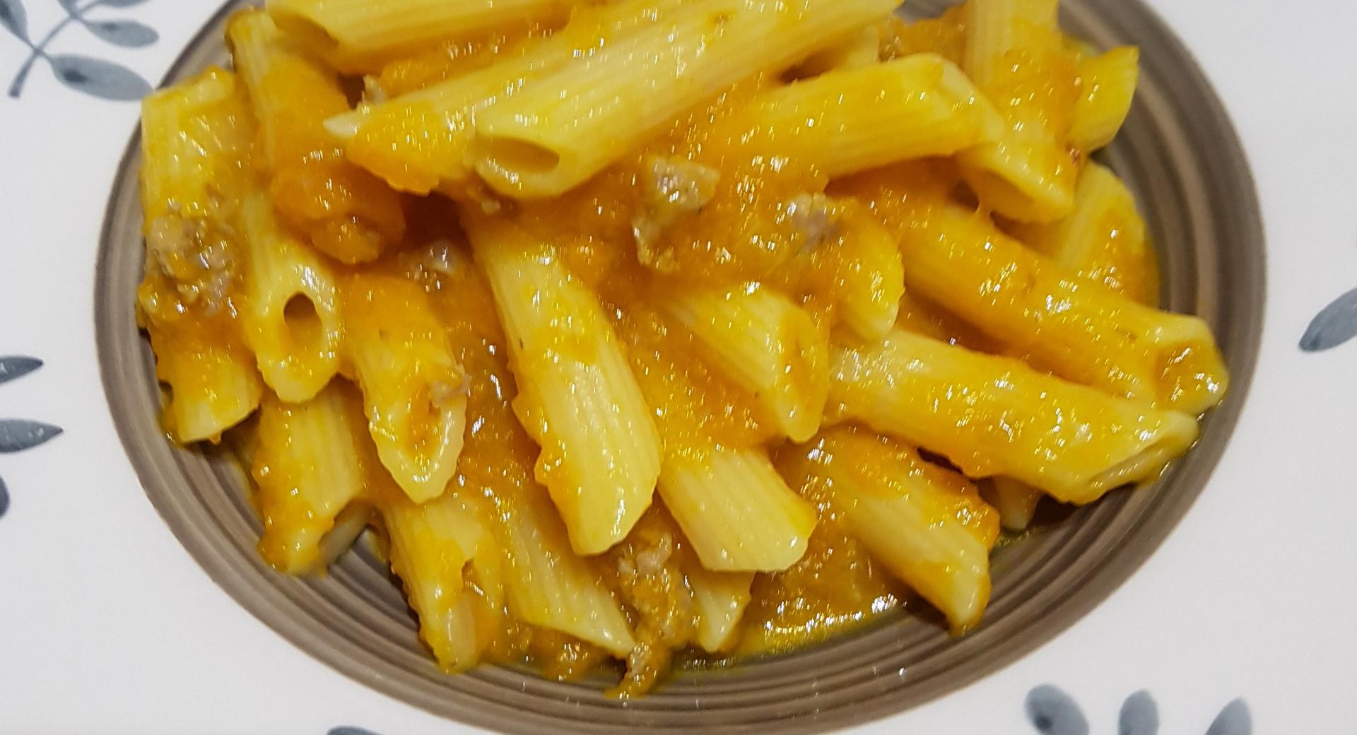 Pasta zucca salsiccia e gorgonzola 