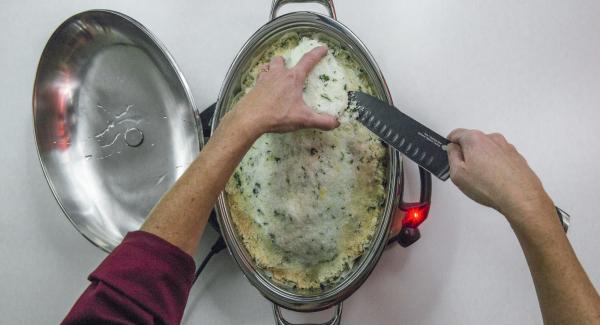 Al suono di Audiotherm, rimuovere con cautela la crosta di sale, sfilettare il pesce e servire condito con un filo di olio di oliva.