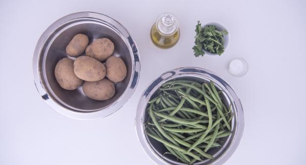 Disporre gli ingredienti sul piano.