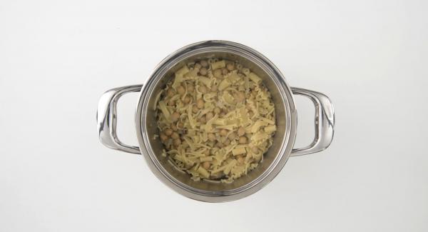 Al suono di Audiotherm, rimuovere l’Unità da Navigenio e aspettare che Secuquick si apra da solo. Mescolare quindi la pasta, irrorare con un filo d'olio e servire con un poco di peperoncino.