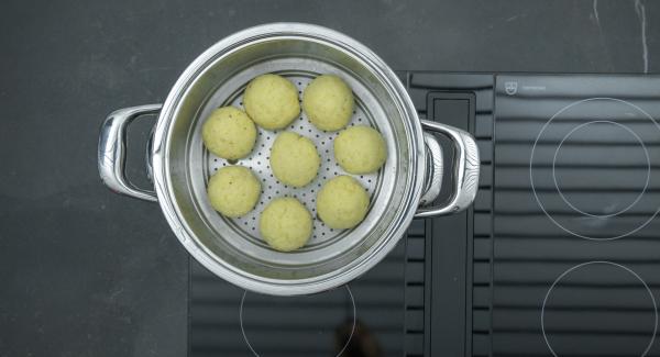 Impostare il fornello al massimo, riscaldare l’unità di cottura fino alla finestra "verdura", quindi abbassare il livello e con Audiotherm completare la cottura per 20 minuti.