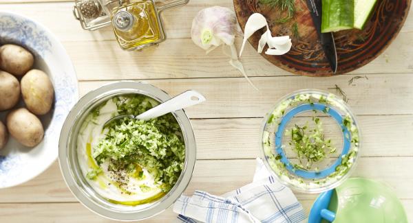 Salsa di yogurt e cetrioli (tzatziki)