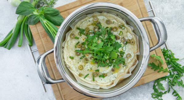 Pizza con olive e rucola