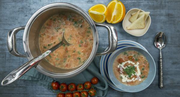 Zuppa di pomodori all'arancia