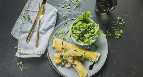 Rotoli di pancake con zucchine e gamberetti