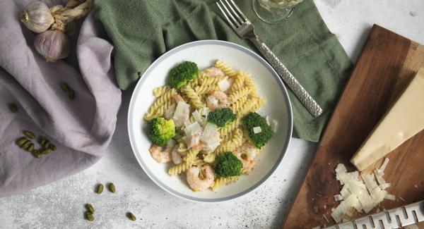 Pasta con gamberetti e verdure