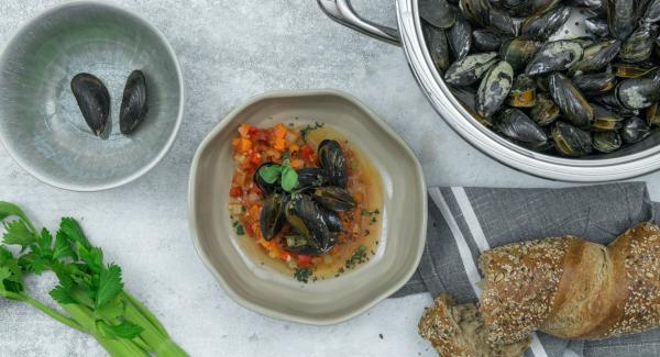 Cozze in salsa rossa