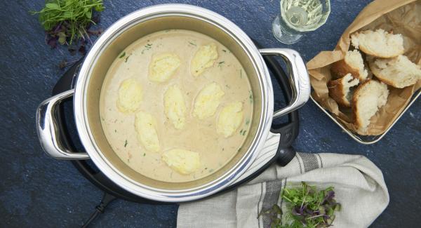 Gnocchi di pesce in salsa al vino bianco