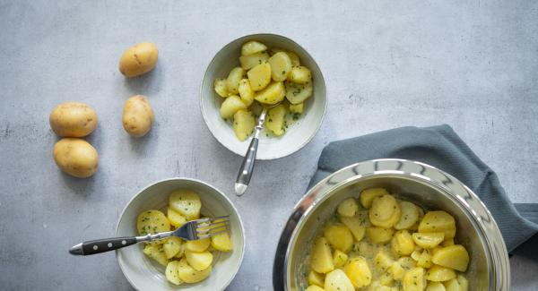 Insalata di patate con olio di noci