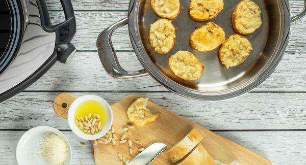 Crostini al parmigiano