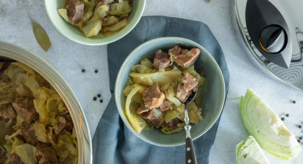 Stufato di agnello con cavolo cappuccio