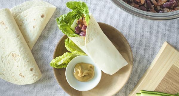 Wrap con fagioli e salsa agli anacardi