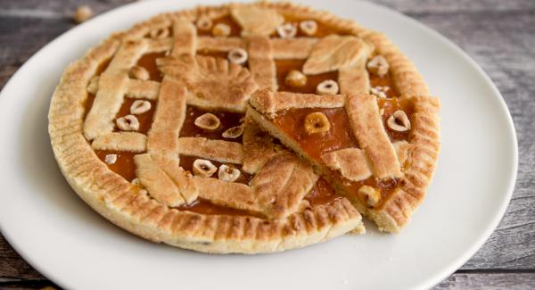 Crostata albicocche e nocciole