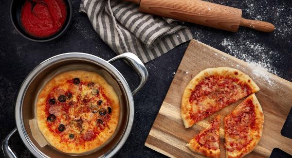 Pizza con bordo farcito