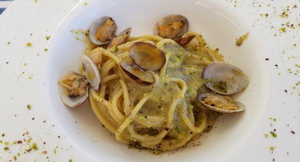 spaghetti al pesto di pistacchio