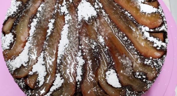 Attendere che la torta si raffreddi e cospargerla di zucchero a velo.
Buon appetito!!!