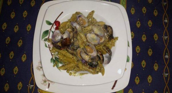 Penne vongole e pistacchi