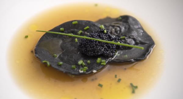 Ravioli di spigola al nero 