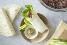 Wrap con fagioli e salsa agli anacardi